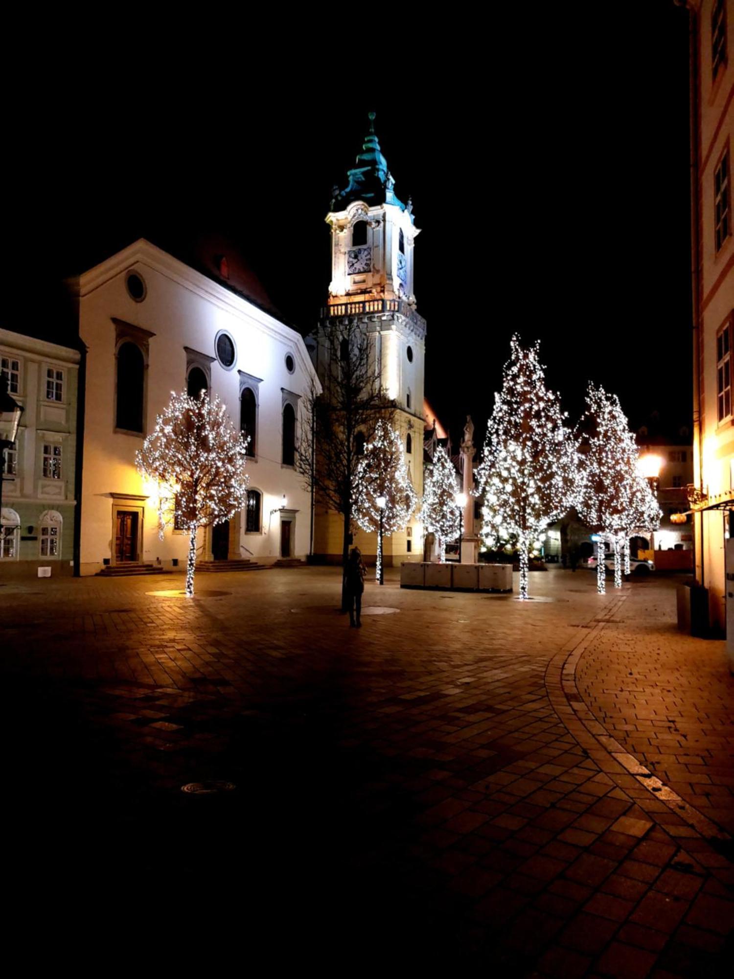 Michael'S Gate Large Apartment In A 15Th-Century Building, Old Town Bratislava Dış mekan fotoğraf